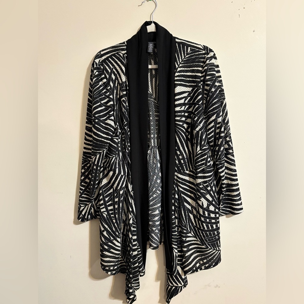 R&M Richards Women’s 16W‎ Ivory Black Palm Leaf Print Open Front Jacket